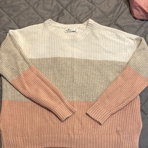 HOLLISTER- KNITTED SWEATER